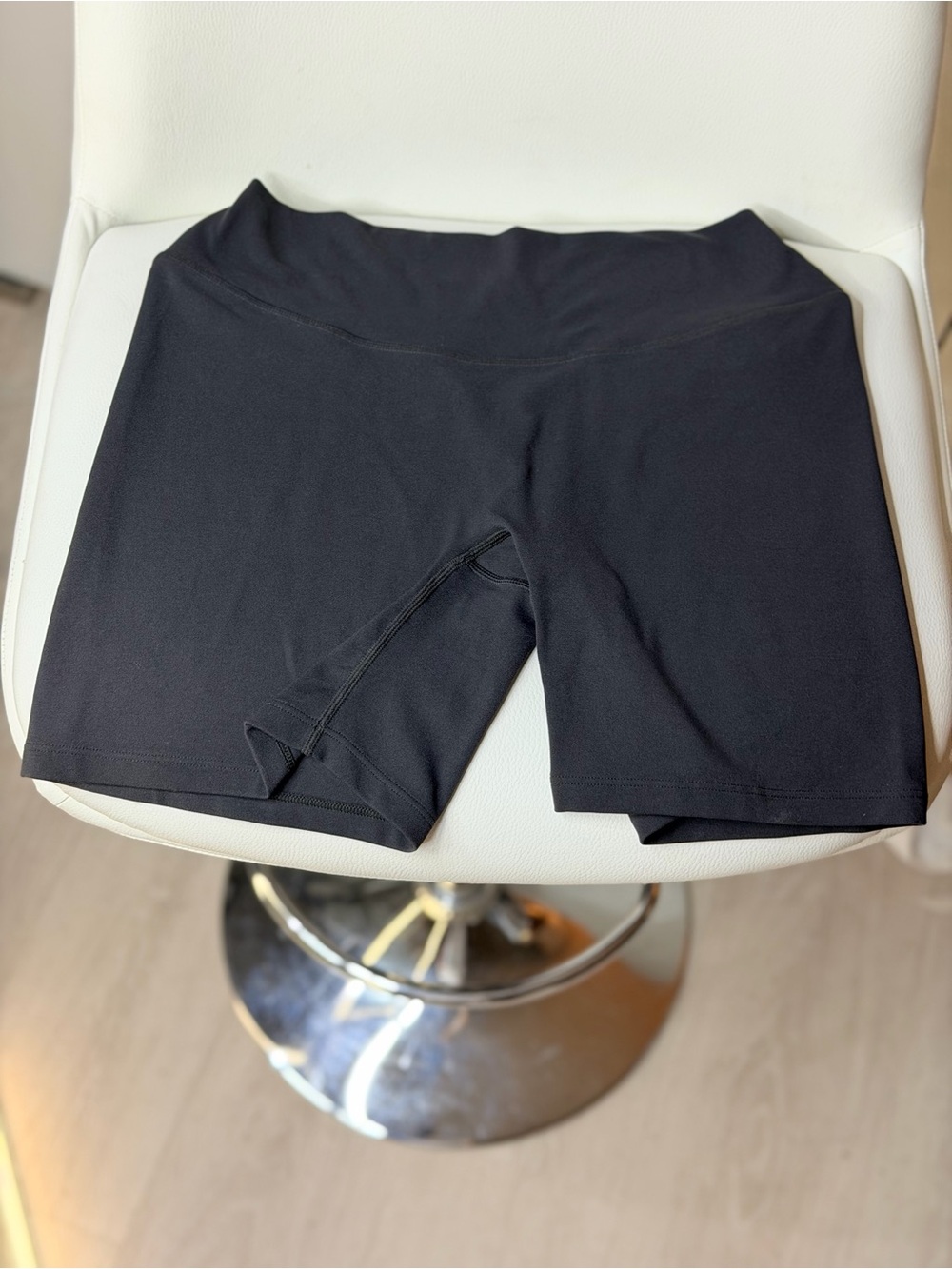 Oner Effortless Seamless Active Black Performance Shorts Lifting Logo Waistband - Picture 3 of 5